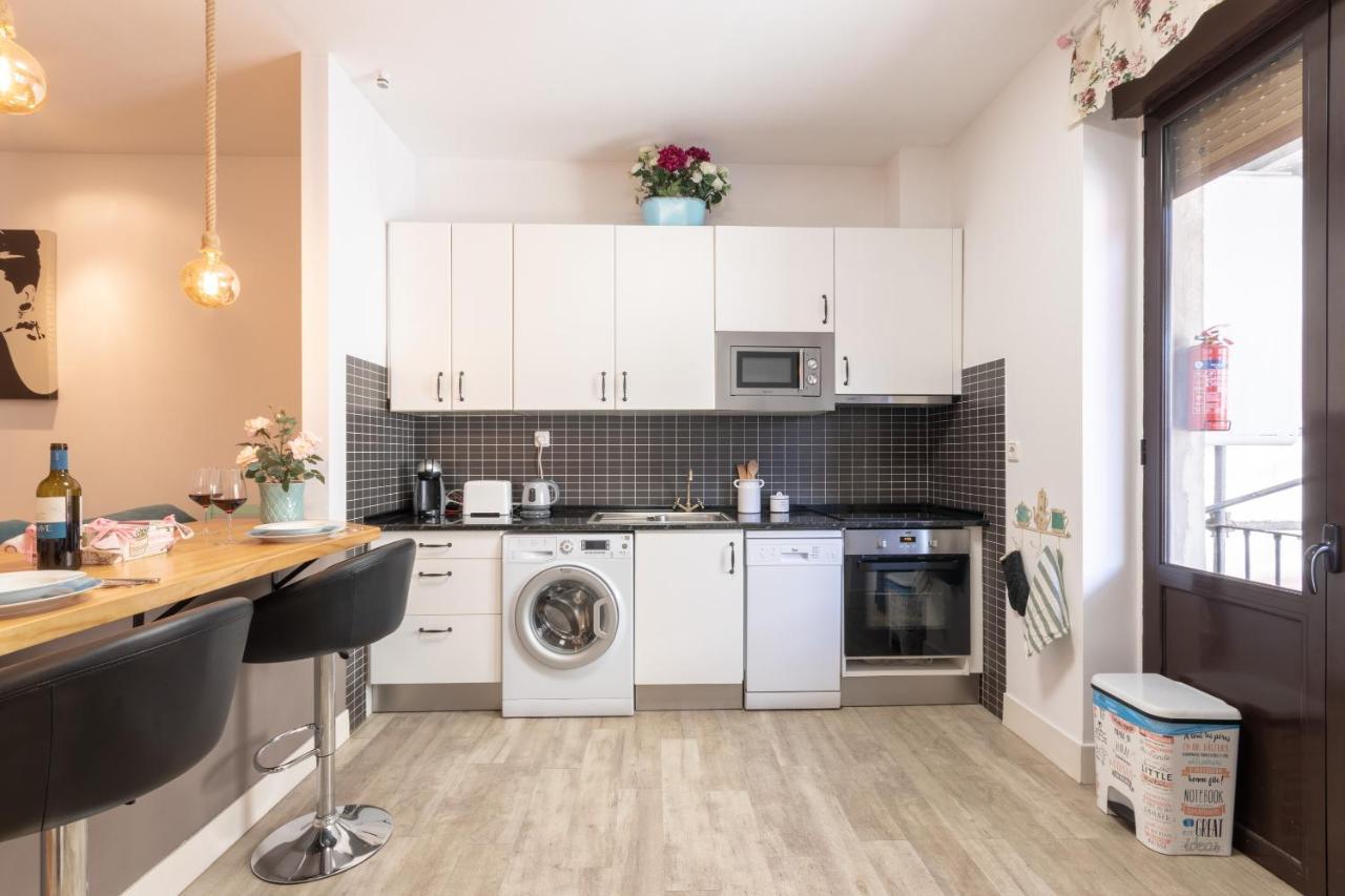 Apartment between Old Town&Guggenheim!! With Parking!! Bilbao Buitenkant foto