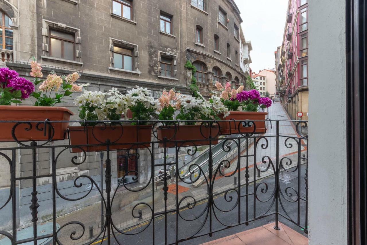 Apartment between Old Town&Guggenheim!! With Parking!! Bilbao Buitenkant foto